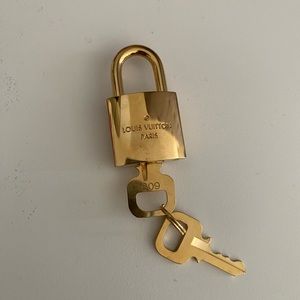 Authentic Louis Vuitton Lock And Key 🔐